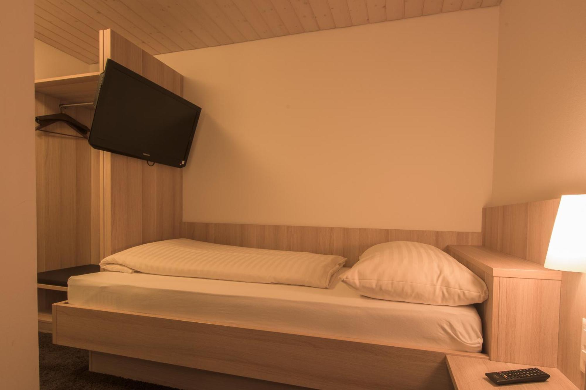Hotel Zum Goldenen Kreuz Фрауэнфельд Номер фото